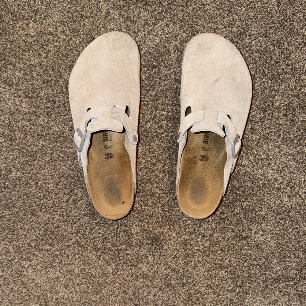Barely used Birkenstock Cream Suede Mules